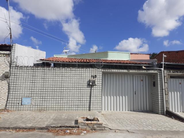Serrinha - Casa Plana 195,00m² com 3 quartos e 02 vagas