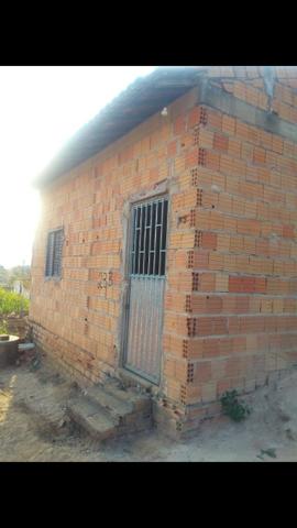 Vende - se uma casa