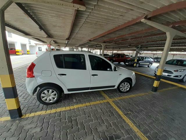 Sandero Renault vende-se
