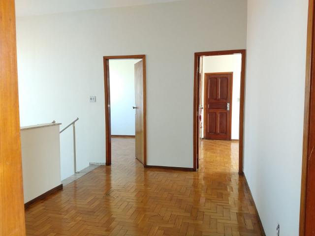 Excelente casa de 05 quartos no carlos prates. - Foto 8