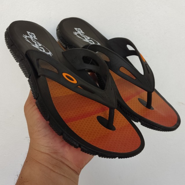 Chinelo Oakley Operative Black Blade 