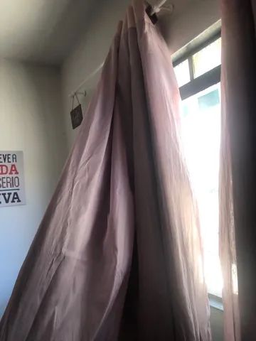 Cortina rosa com varão branco - Foto 4