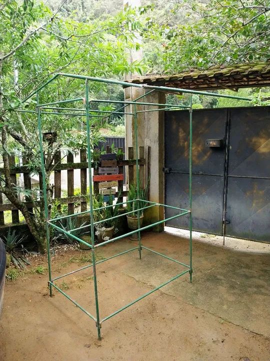 Barraca de feirinha de artesanato. Ferragem estrutural 