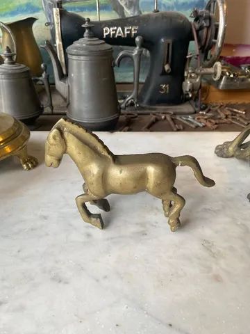 Pequena estátua de cavalo em bronze.  - Foto 3