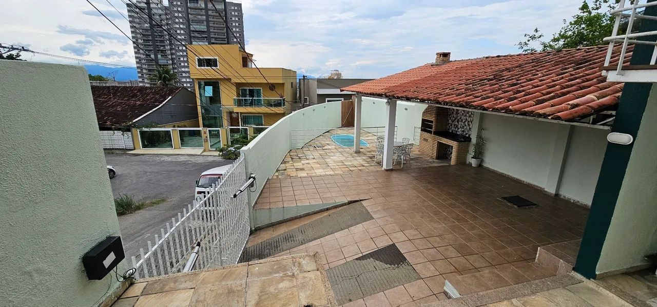 Linda e espaçosa casa - Foto 2