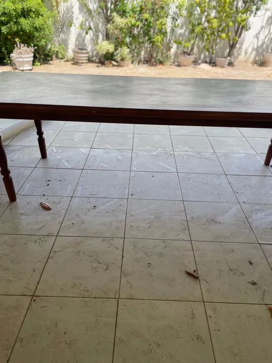 Mesa de Jantar de Madeira Maciça