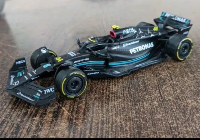 Miniatura Mercedes AMG, F1 realísticas temporada com o carro W14 - Foto 2