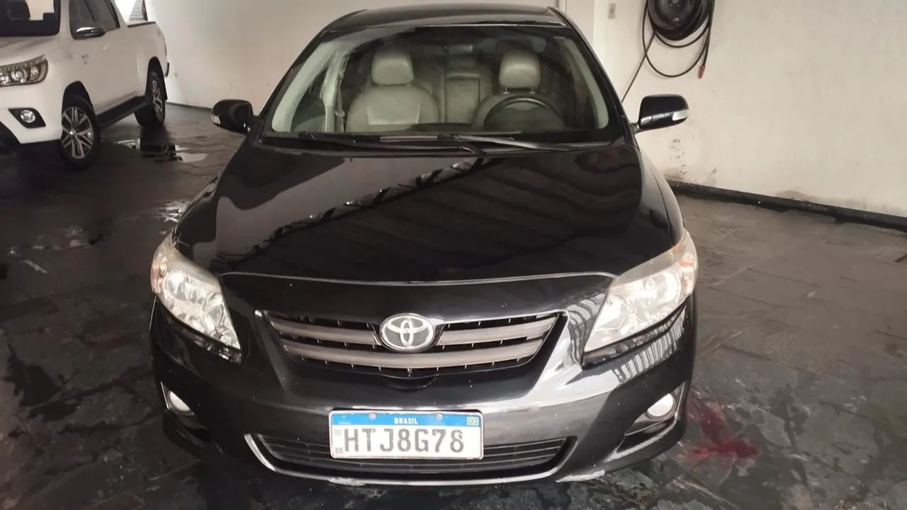 Toyota Corolla preto completo