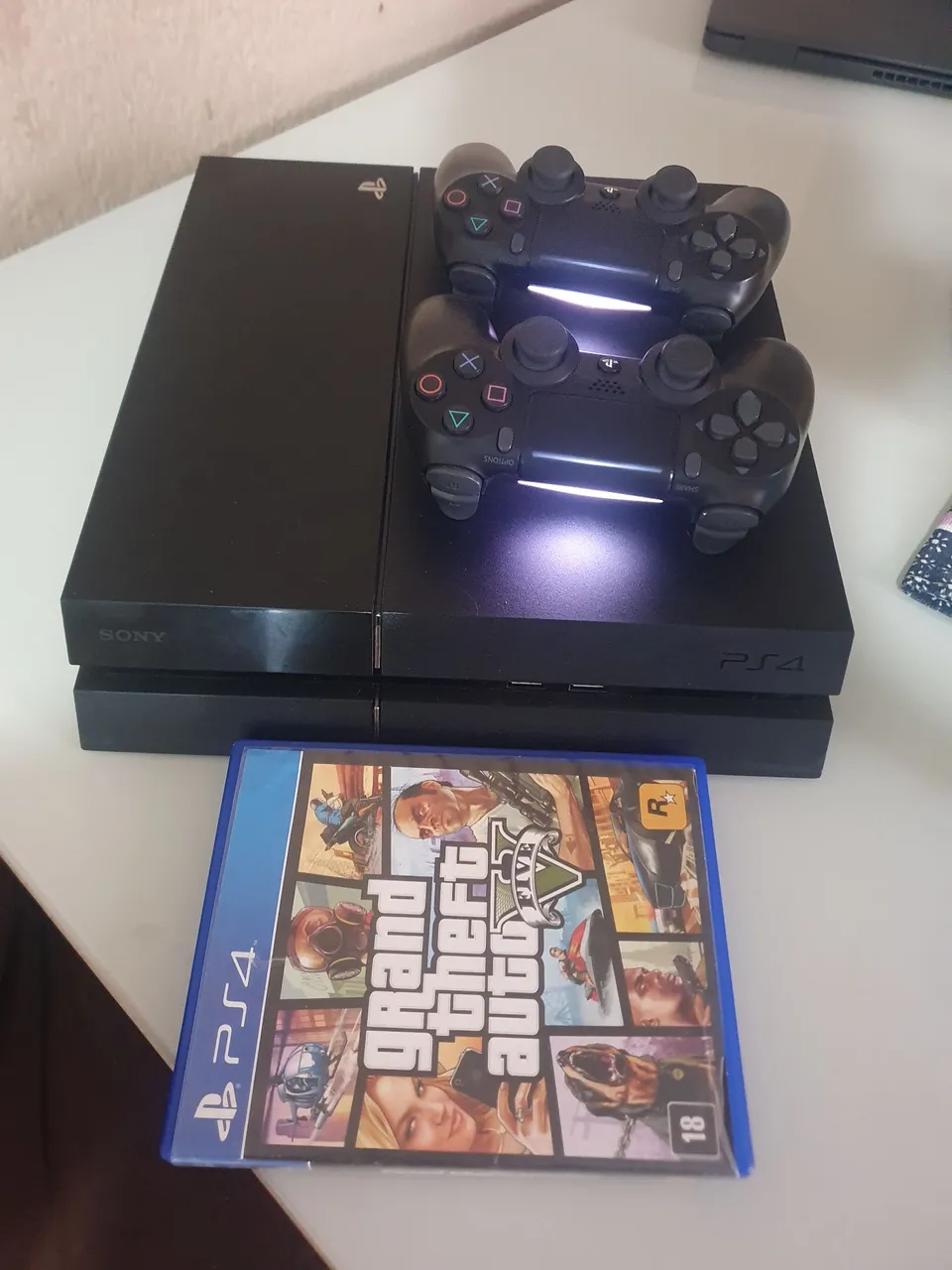Ps4 bem conservado 