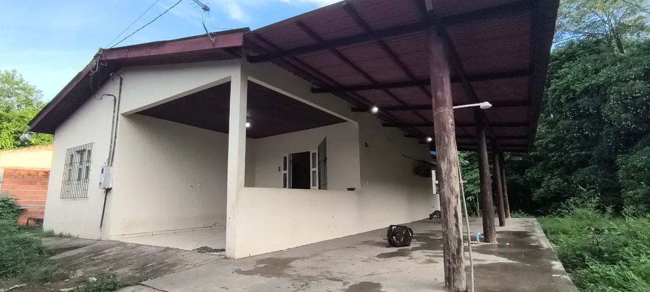 Casa aconchegante com varanda e quintal