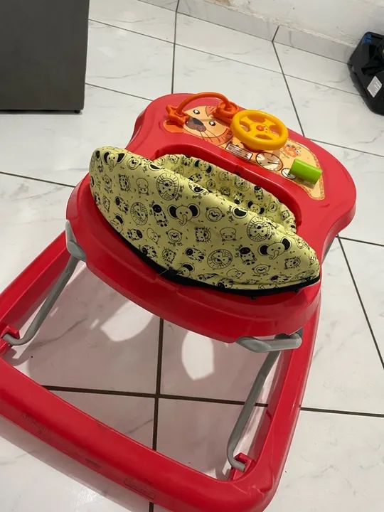 Andador Infantil com Brinquedos - Vermelho funciona tudo ele canta musiquinha 