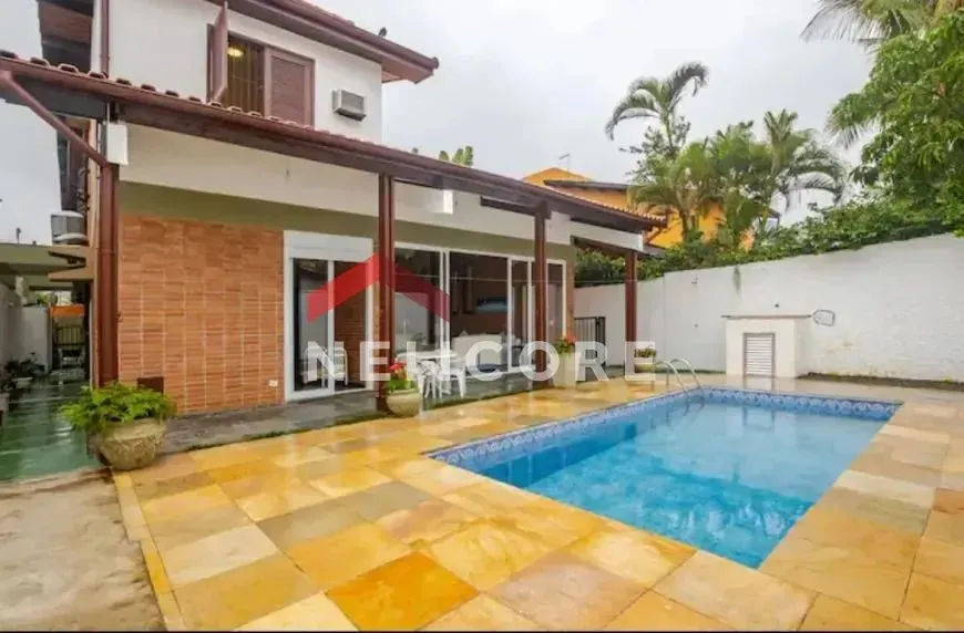 Casa em Rua Papoula - Enseada - Guarujá/SP