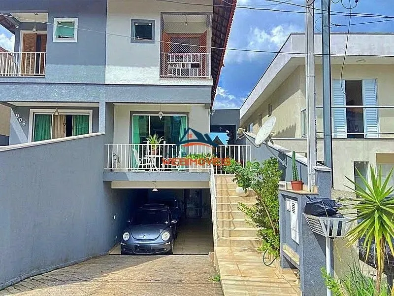 Casa em Condomínio de Luxo em Cotia-SP, 3 Quartos, 1 Suíte, 2 Salas, 3 Banheiros, 4 Vagas