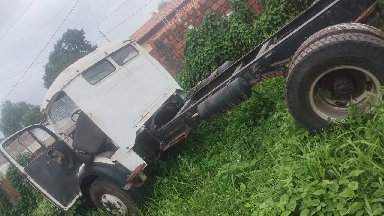 Caminhão a venda