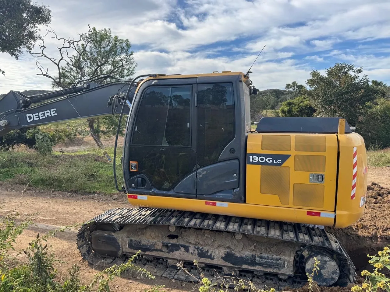 Escavadeira John Deere 130G