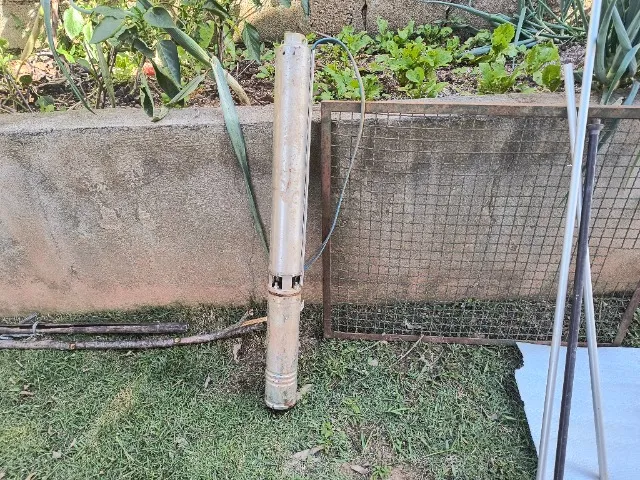 Bomba Submersa ebara HP:1,5 4bps1-26 220v FASES: 3 c/ Painel de Força