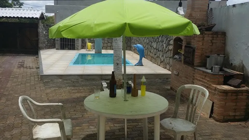 Alugo casa em Itaocara com 04 quartos. 