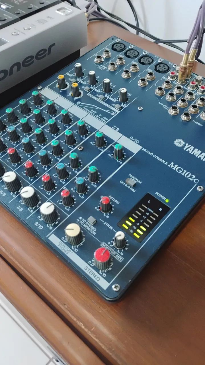 Mesa de som Yamaha MG 102c