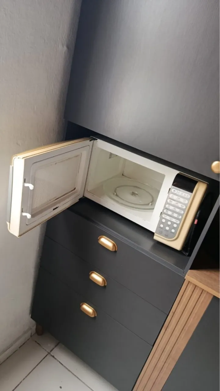 Micro-ondas com Design Vintage e Funcional
