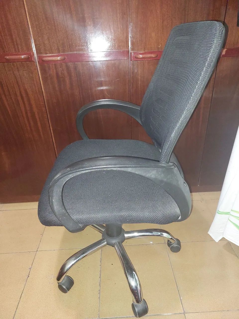 Cadeira de Escritório Confortável e Funcional - Foto 2