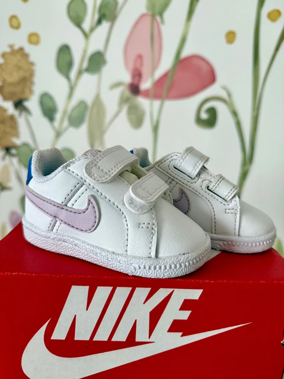 Tênis Nike Infantil Branco com Detalhes Lilás