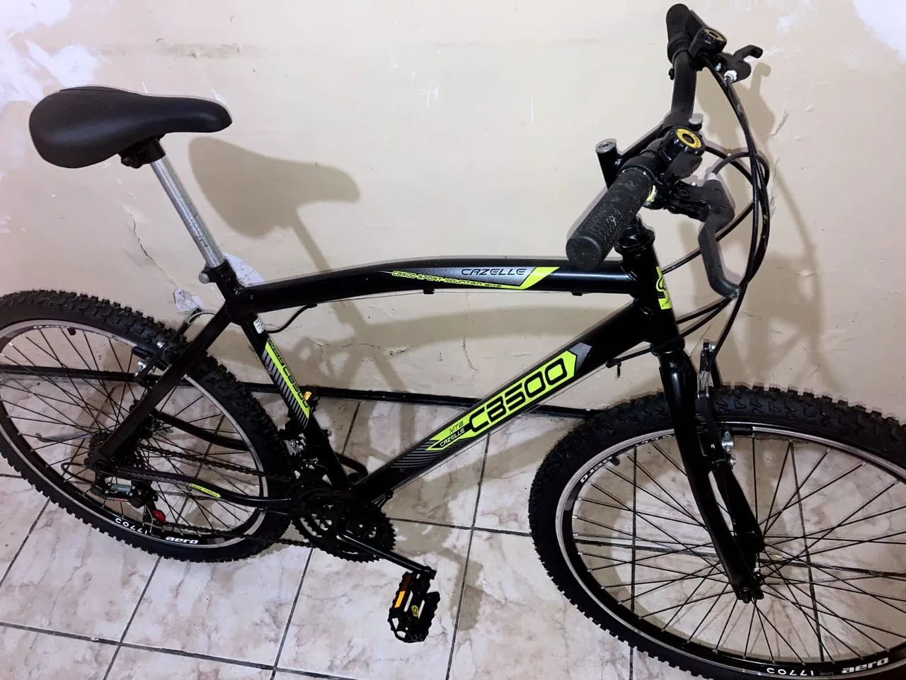 Bicicleta Colli modelo Cazelle CB500 aro 26, 18 marchas, V-break