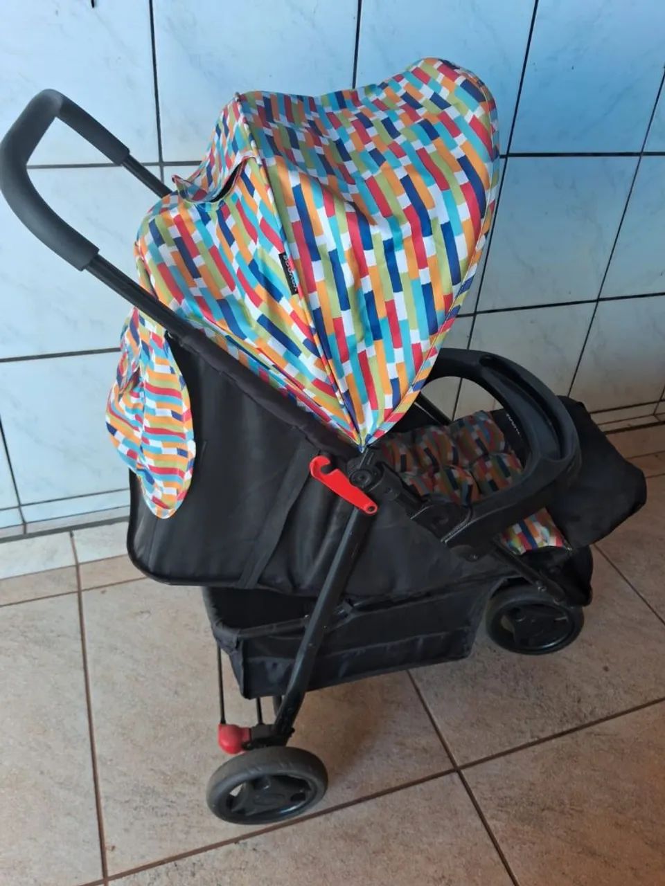 Por 350. -  Carrinho de bebê  -  semi novo