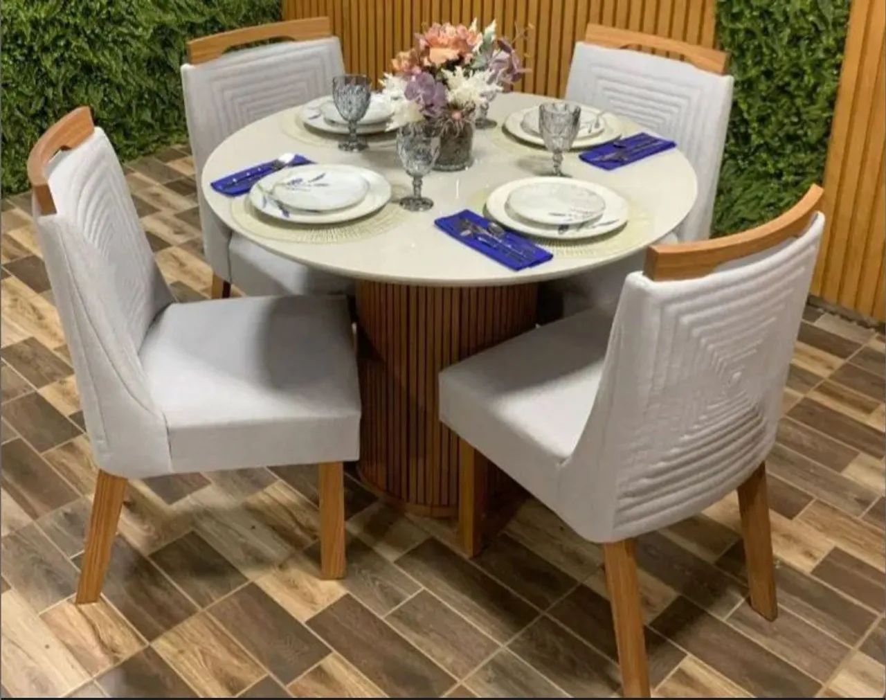 Conjunto Mesa de Jantar 4 Cadeiras redonda 