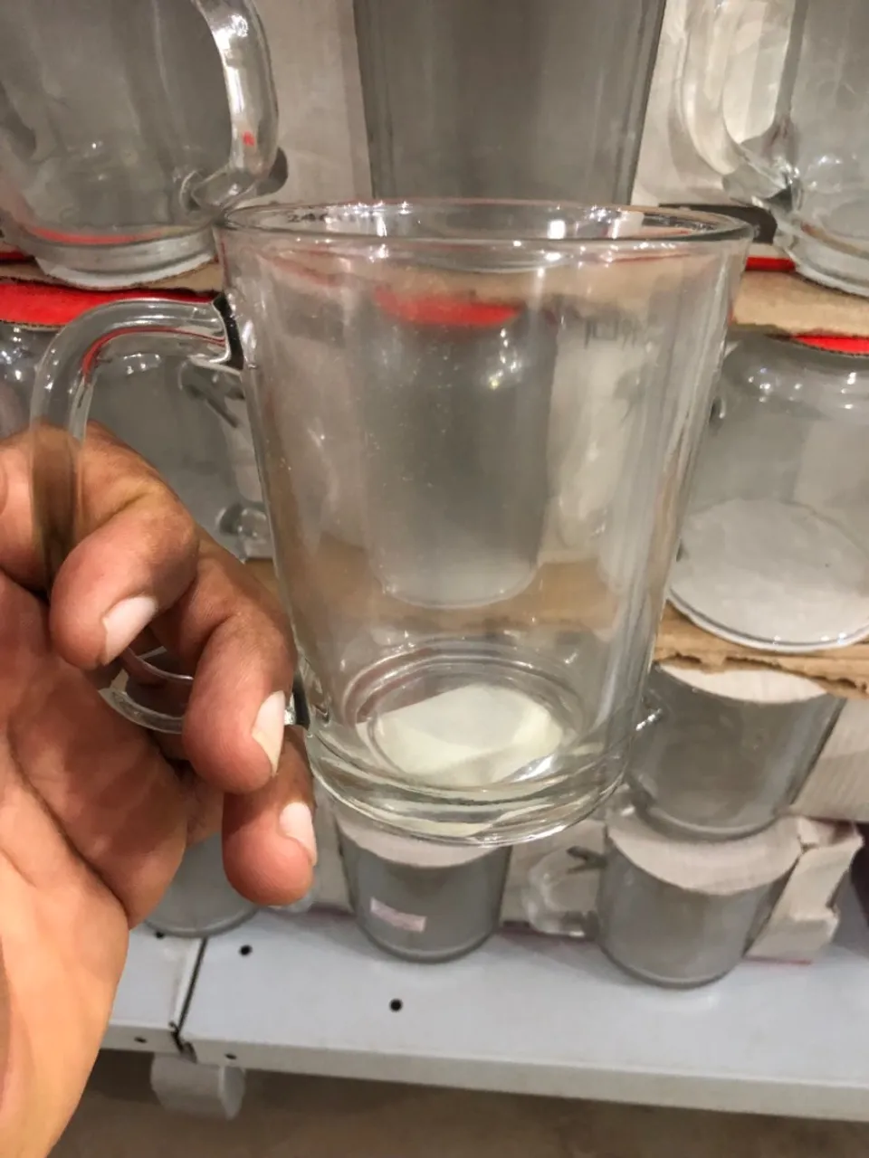 Caneca de vidro transparente