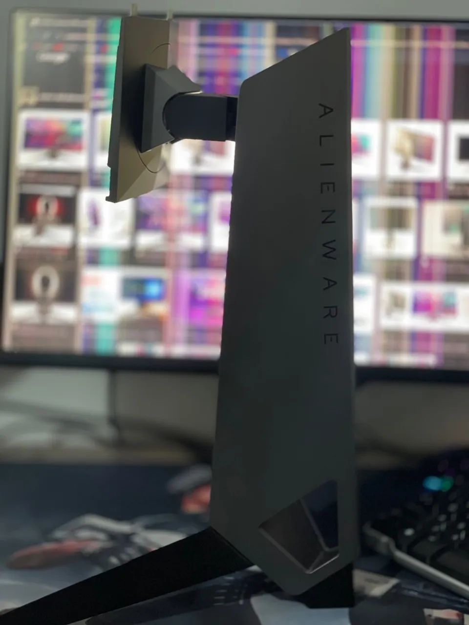 Monitor Alienware AW2518HF 240Hz - Com defeito no painel + Base original Perfeita - Foto 4