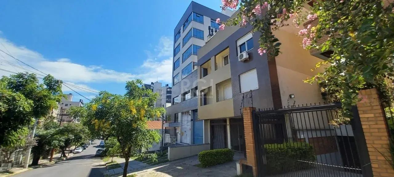 Vende cobertura próxima ao Clube SOGIPA! Excelente cobertura 1 dormitório sendo suíte, coz
