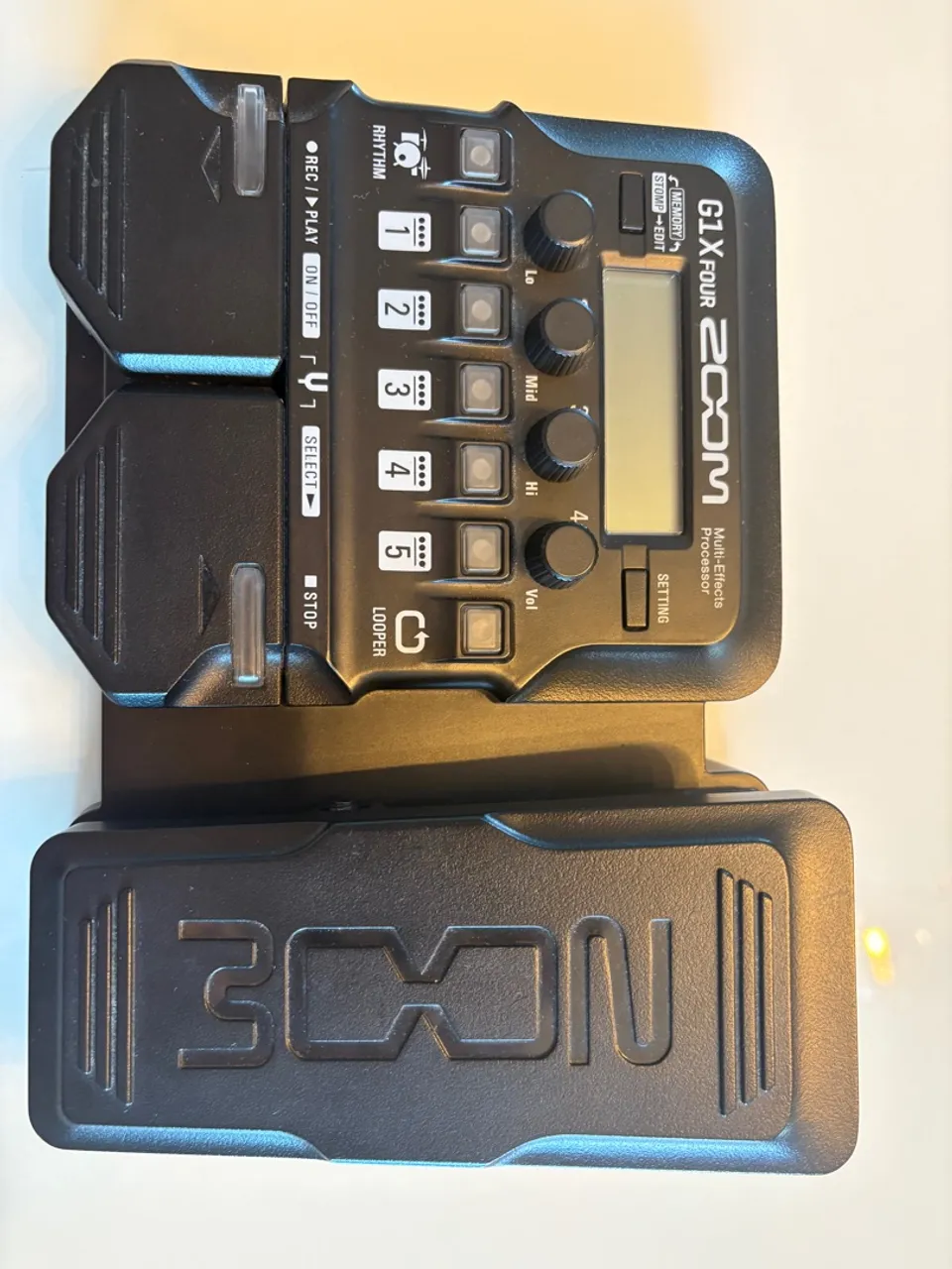 Pedaleira Zoom G1X Four