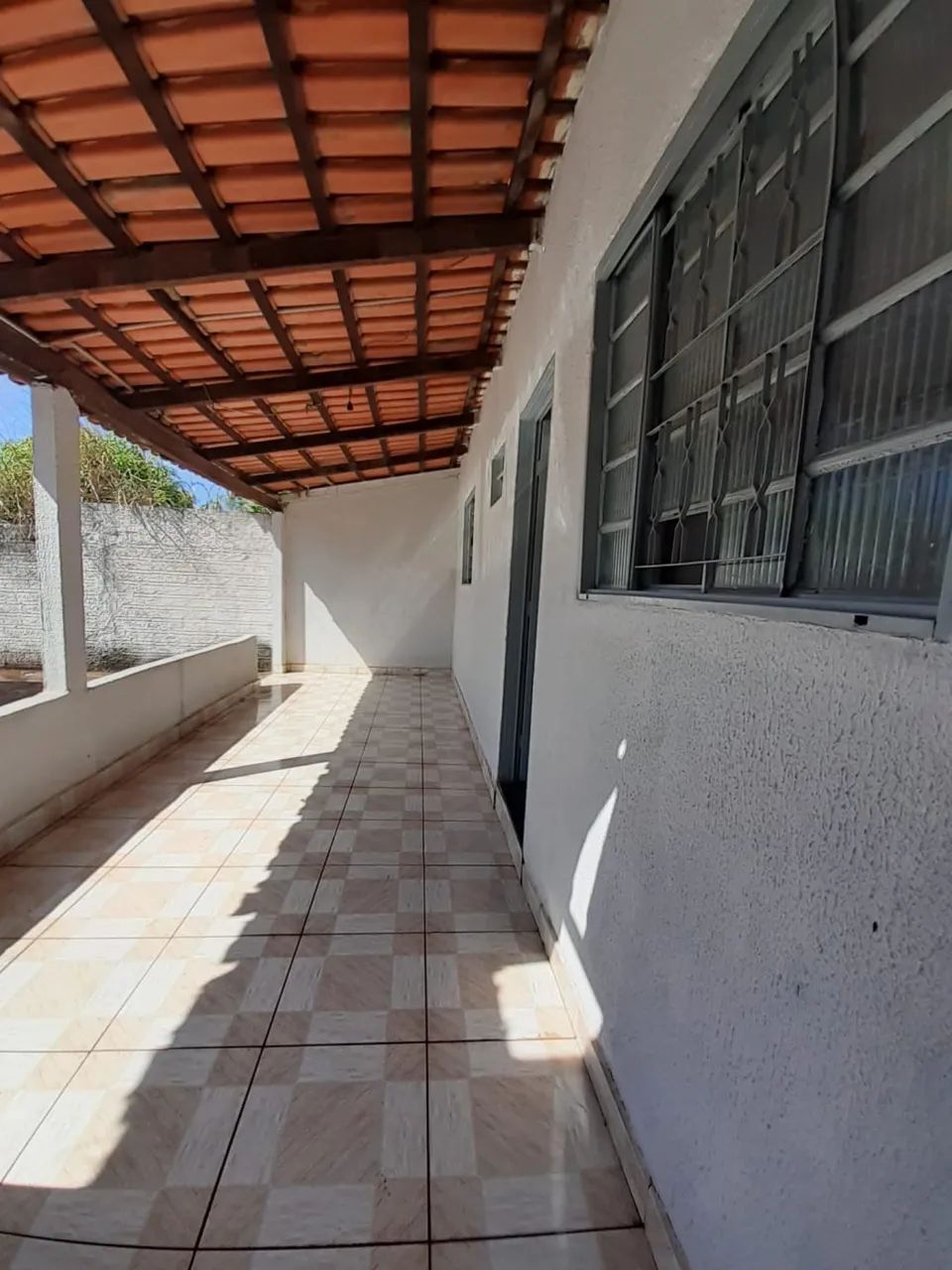 OPORTUNIDADE! Casa 3 quartos com barracão no fundo - Foto 2