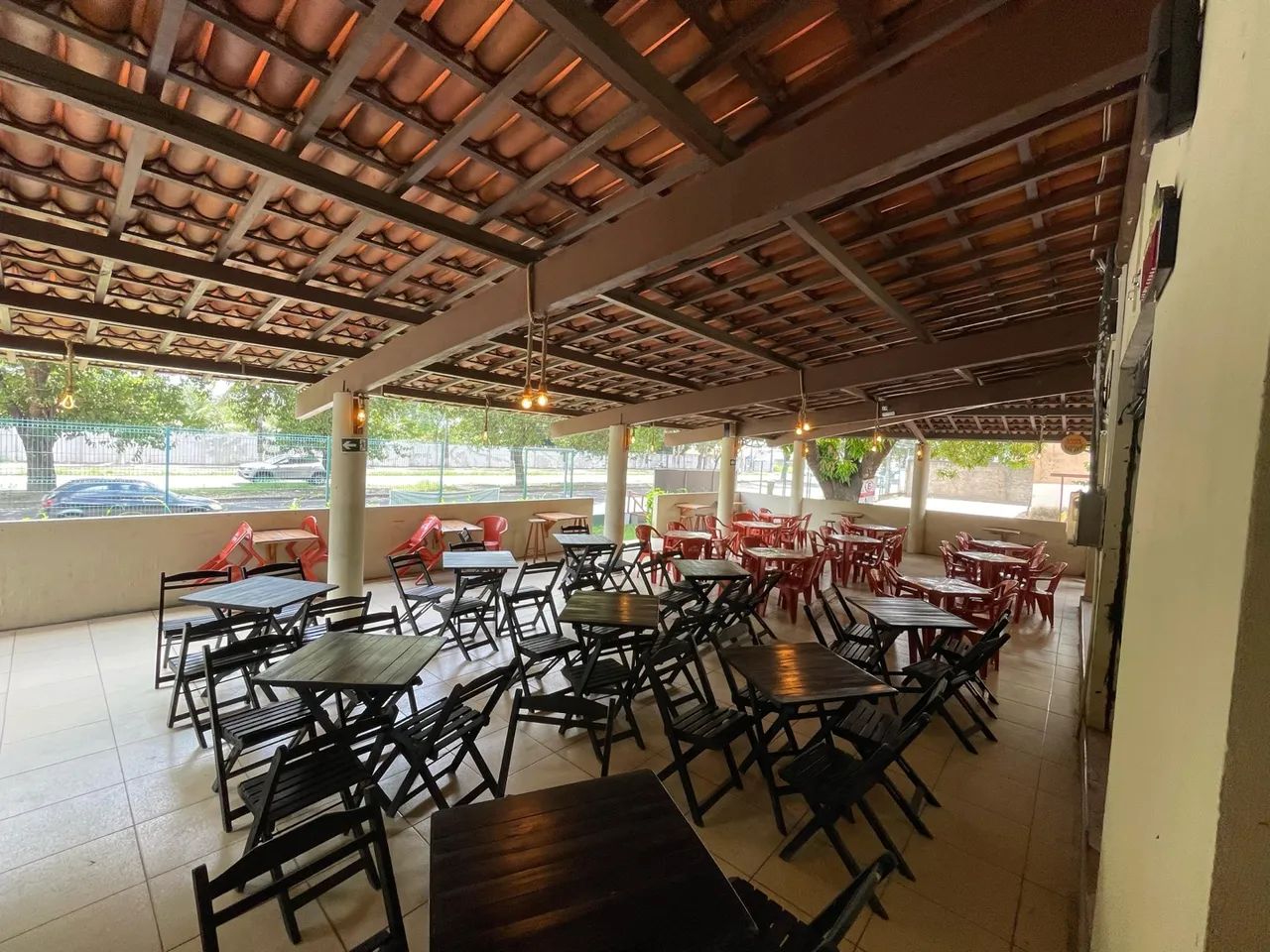 Aluguel de salão comercial com varanda e casa superior  - Foto 4