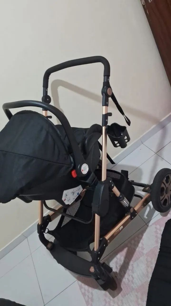 Carrinho de Bebê 2 em 1 - semi novo
