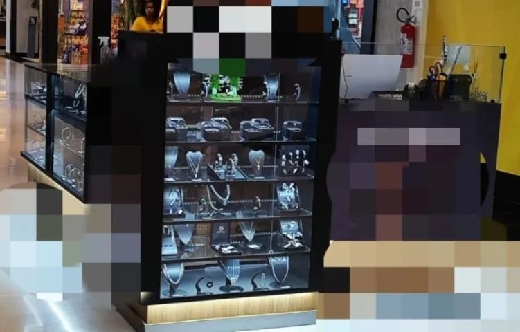 Quiosque em mdf madeirado com preto