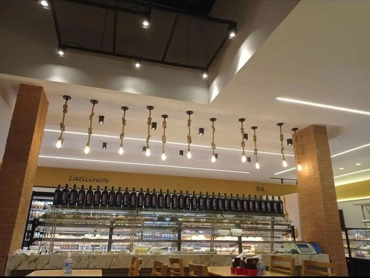 Loja comercial com 359,16m², pé direito duplo, não tem condomínio vinculado à loja. Rua 9  - Foto 4