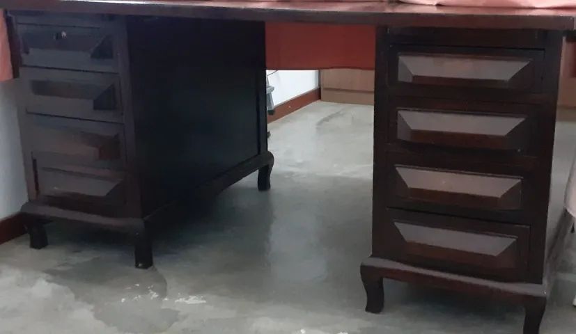 Bela e Robusta Antiga Escrivaninha CIMO com 08 gavetas - Foto 3