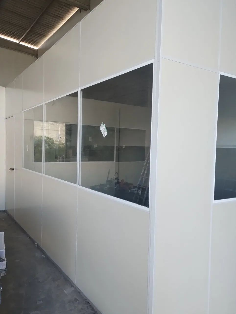 Sala Comercial com Divisórias e Janelas em Eucatex  - Foto 3