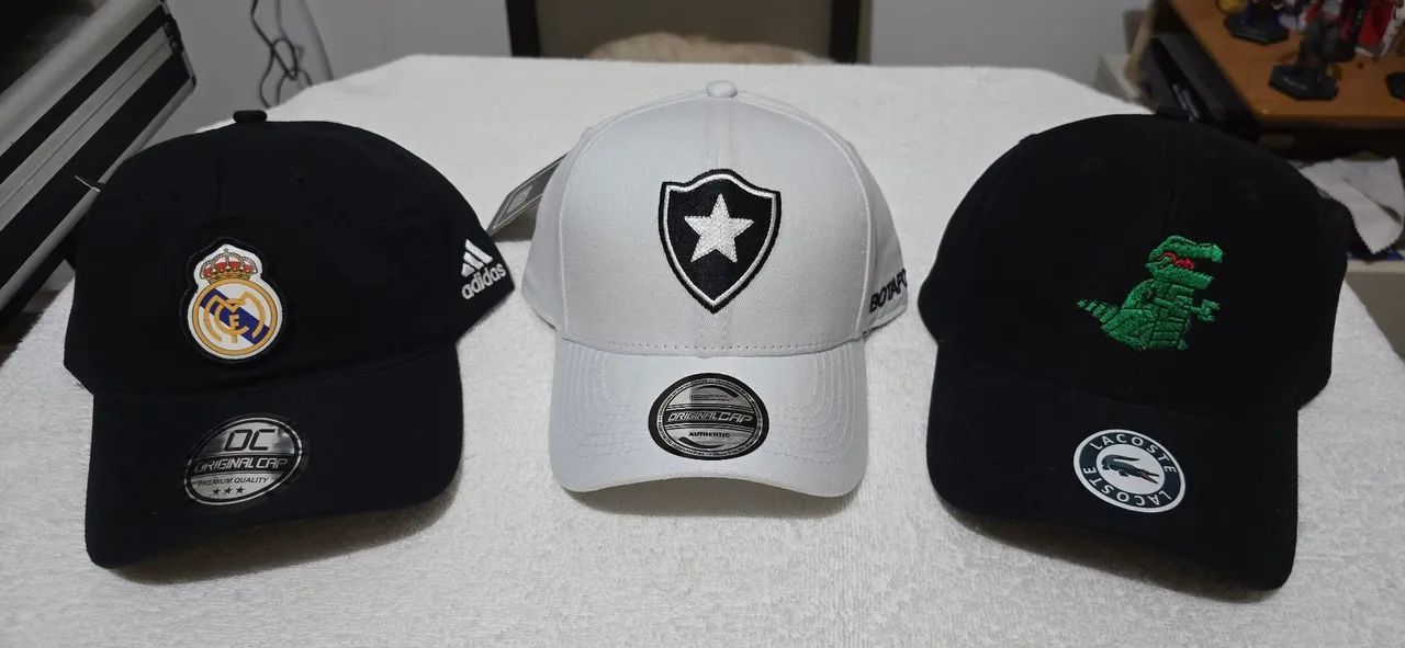 Bonés do Real Madrid e Botafogo 