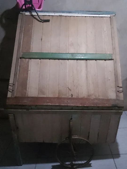 Banca de vender bombons e etc.