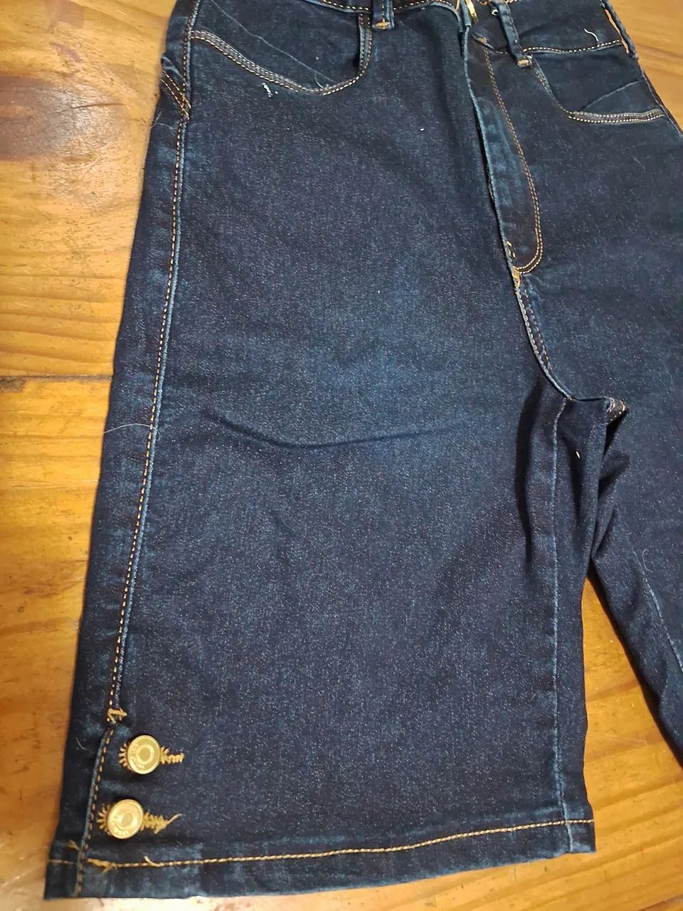 Bermuda Ciclista Feminina em jeans azul - Foto 3