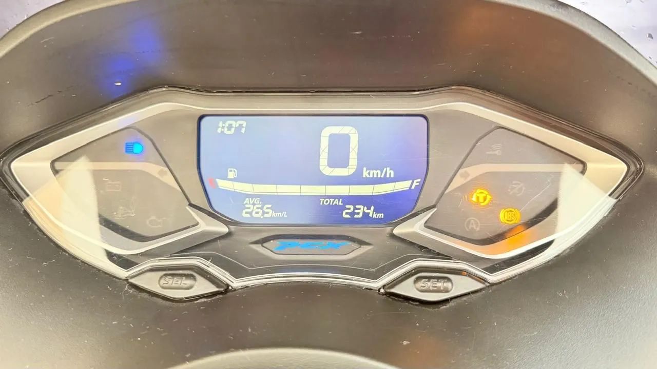 Honda PCX 160 ABS semi nova - 240 km rodados, IPVA pago, bauleto e acessórios - Foto 5