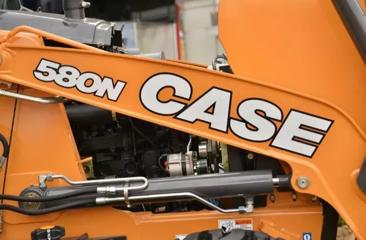 Retroescavadeira Case 580 2016  - Foto 2
