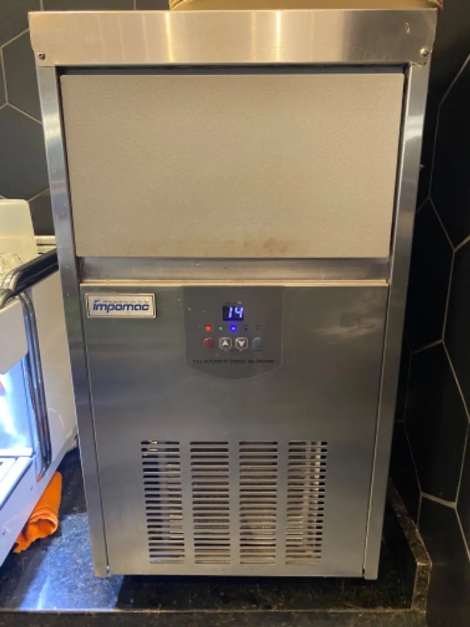 Máquina de Gelo IMPOMAC - 220v - Faz até 38 kg de gelo por dia - Foto 2