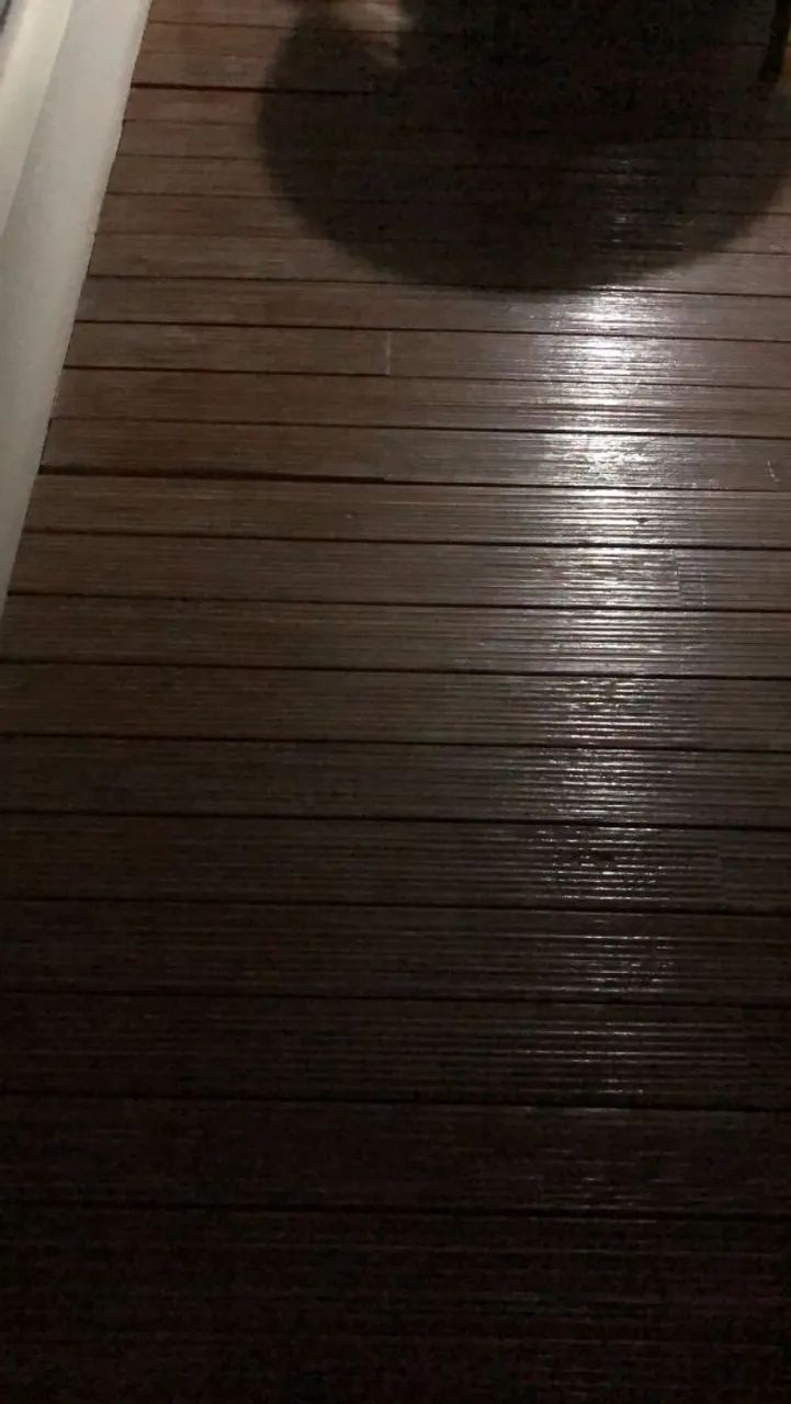 Deck de madeira para área externa