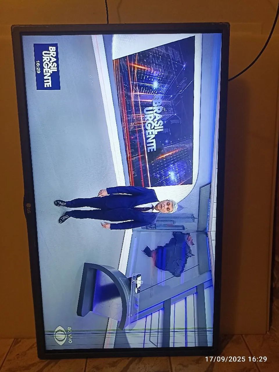 TV LG 32 " Polegadas Samart com linha do lado Fio de Cabelo  - Foto 4