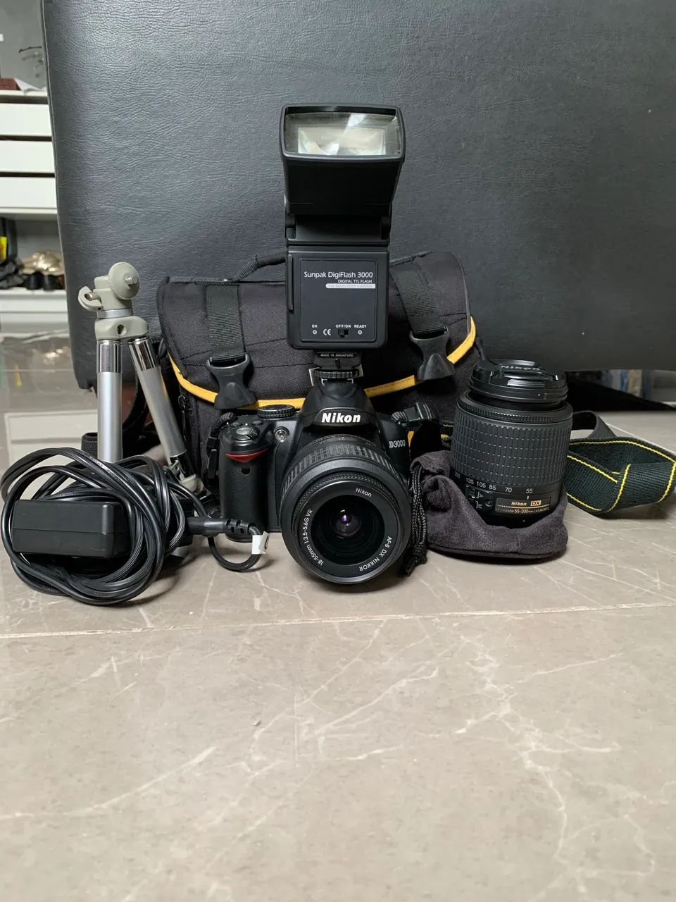 Nikon D3000 - Câmera NOVA + Kit Completo + 2 Lentes | Pronta para usar!  