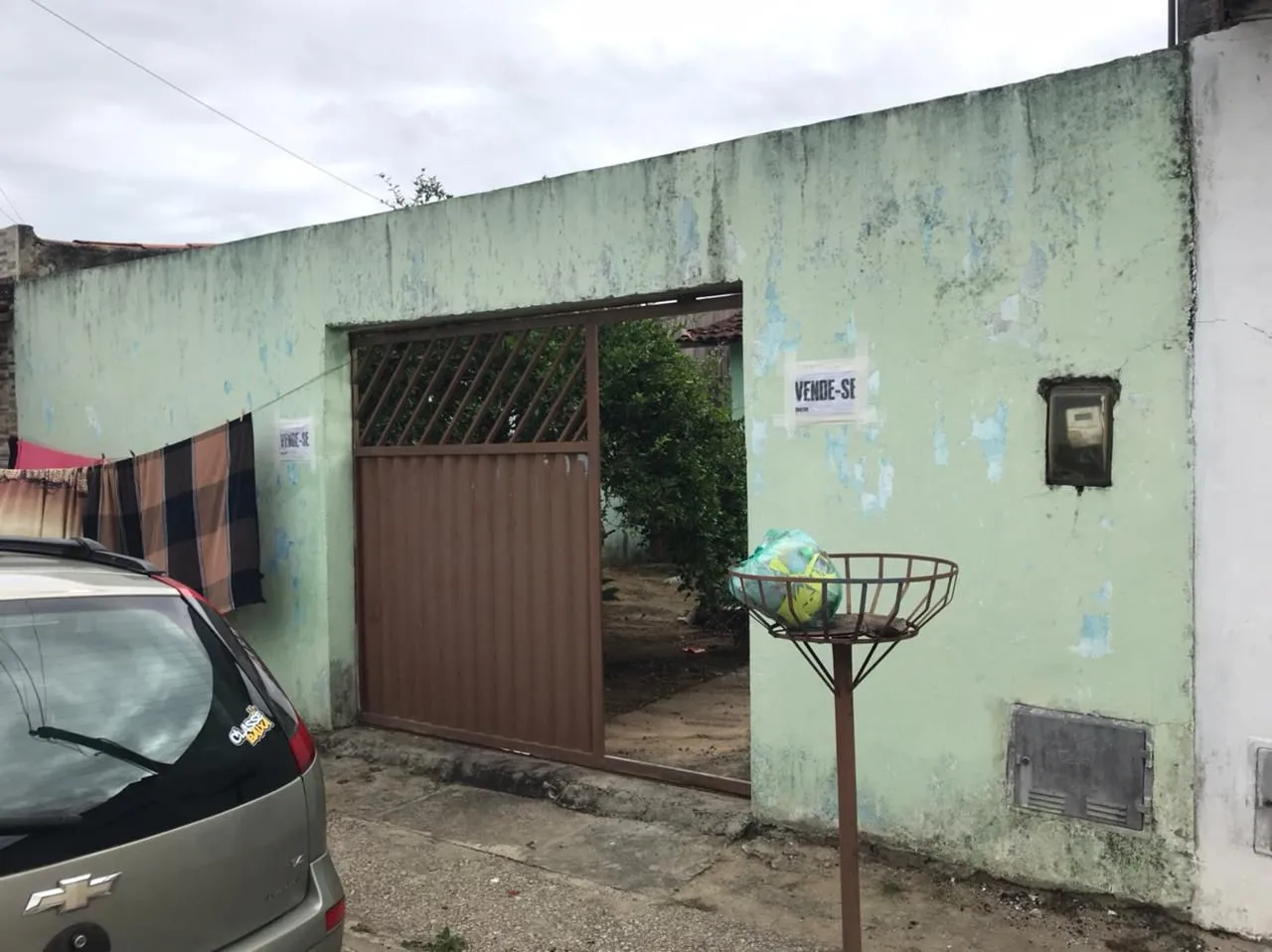 Vende-se casa em conjunto habitacional