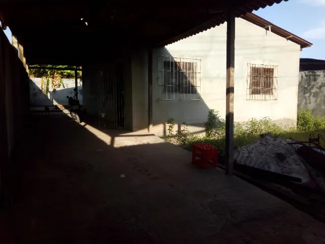 Casa com garagem para 5 carros 
